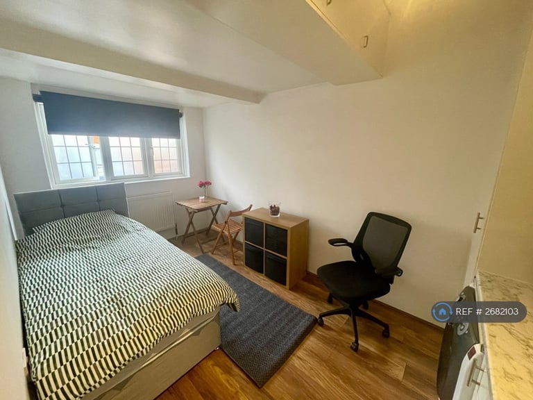 Studio flat in Corringway, London, W5 (#2682103)
