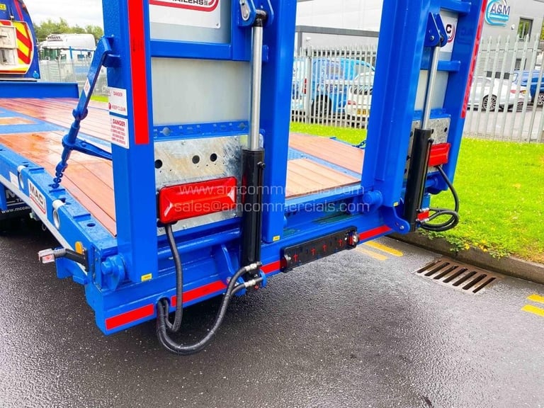 MCCAULEY TANDEM AXLE DRAWBAR LOADER 