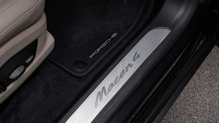 2025 Porsche Macan 300kW 4 100kWh 5dr Auto ESTATE ELECTRIC Automatic