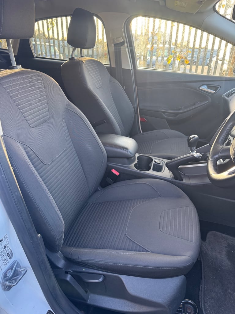 Ford, FOCUS, Hatchback, 2014, Manual, 1560 (cc), 5 doors