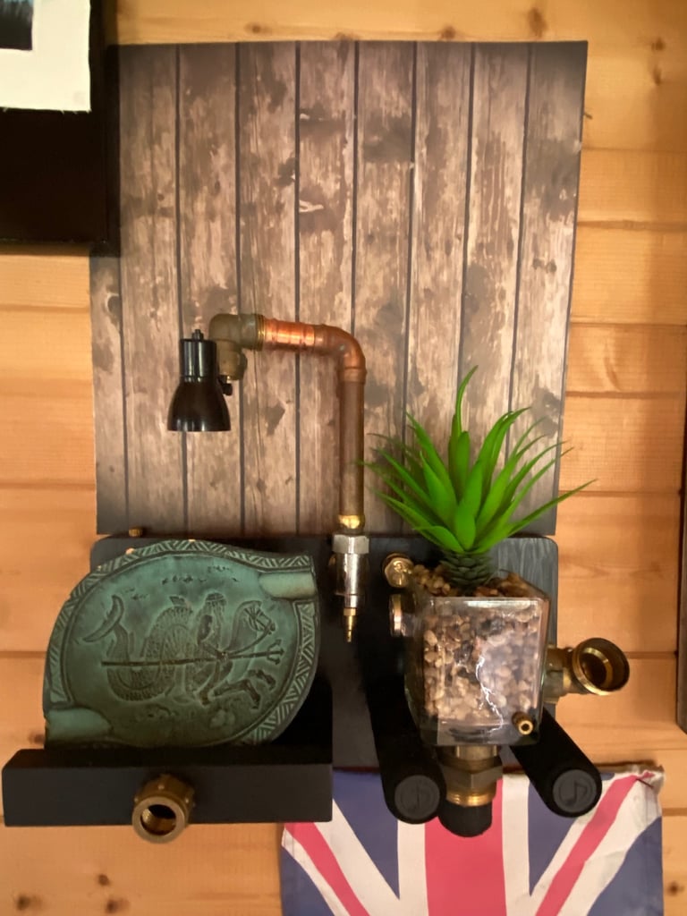 Wall lamp with plant 