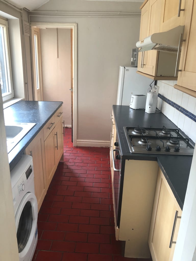 Spacious & Cosy Ensuite Room for Rent CV1 3ES 