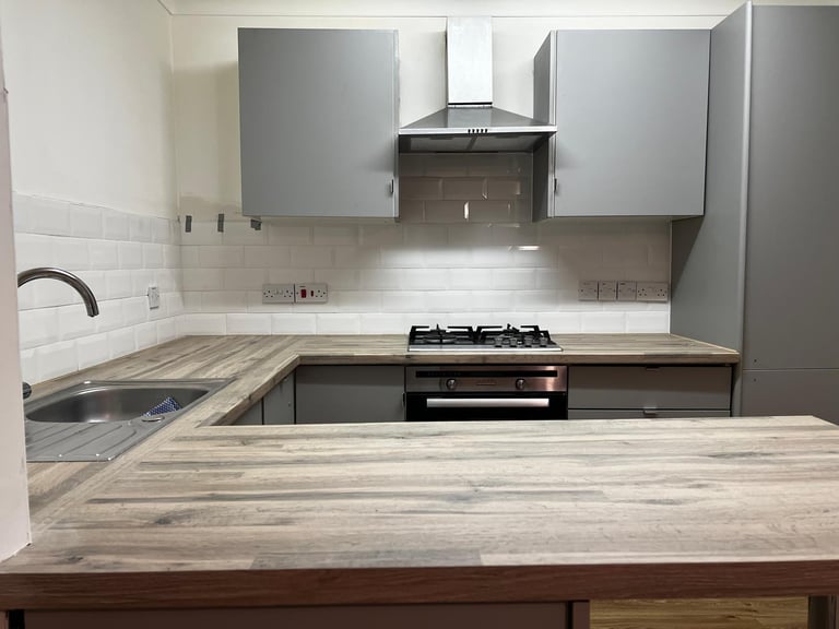 2 bed flat to let, immediately 
