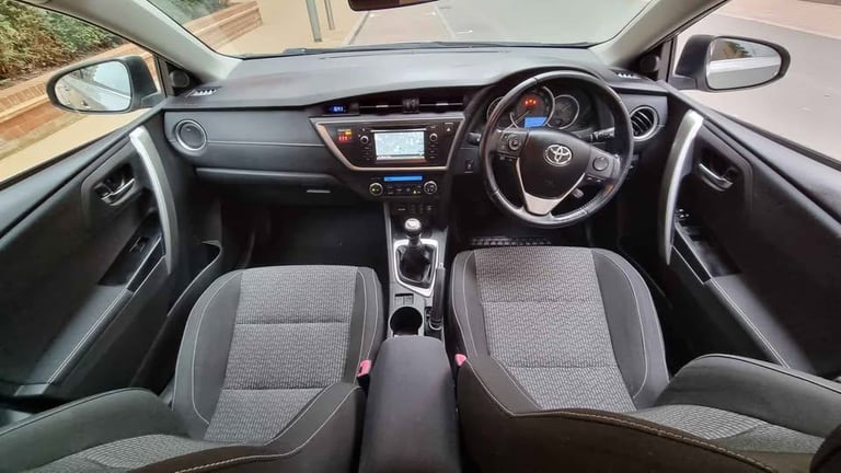 Toyota Auris 1.6 V-Matic Icon Plus Euro 5 | 5-Door Hatchback | ULEZ Compliant | Long MOT