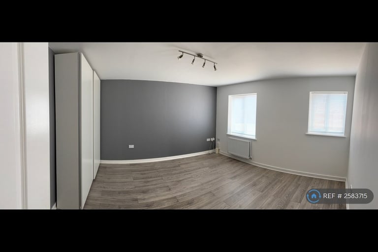 2 bedroom flat in Burrows Crescent, Chipping Norton, OX7 (2 bed) (#2583715)
