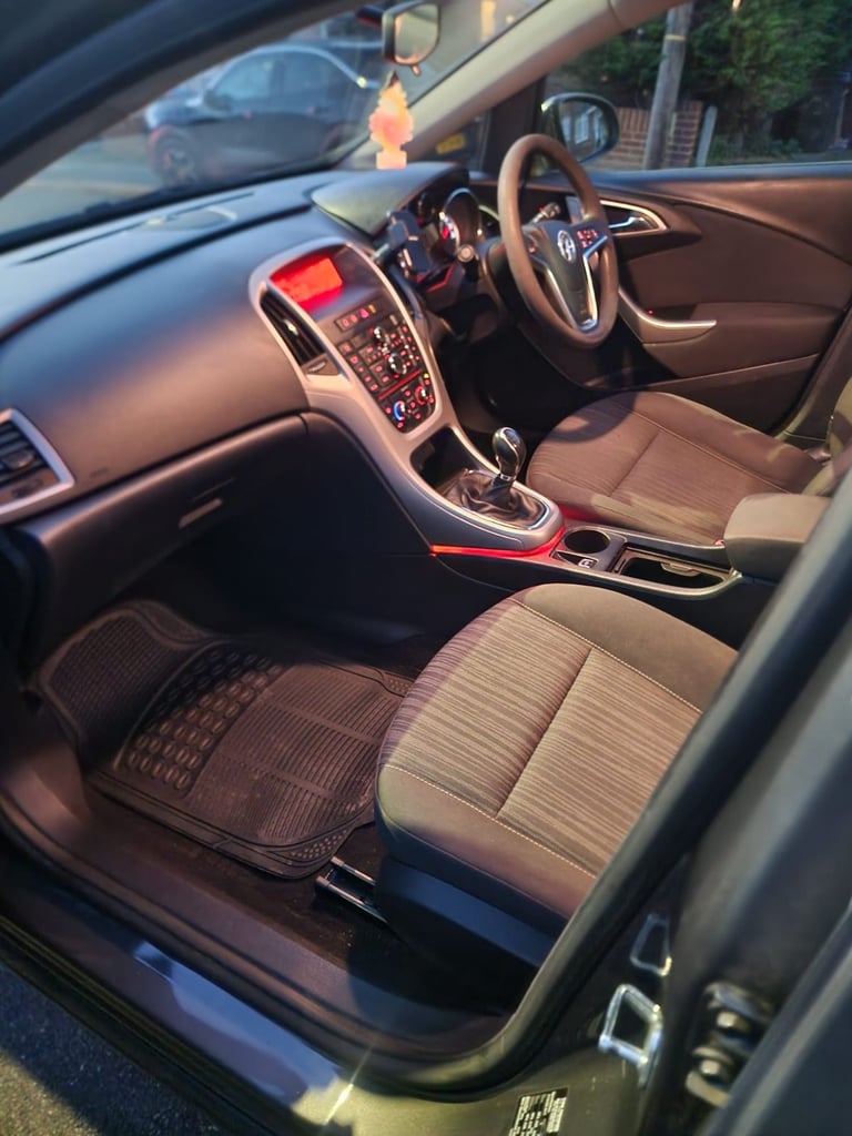 Vauxhall ASTRA 1.4, cheap car, Hatchback, 2011, Manual, 1398 (cc), 5 doors