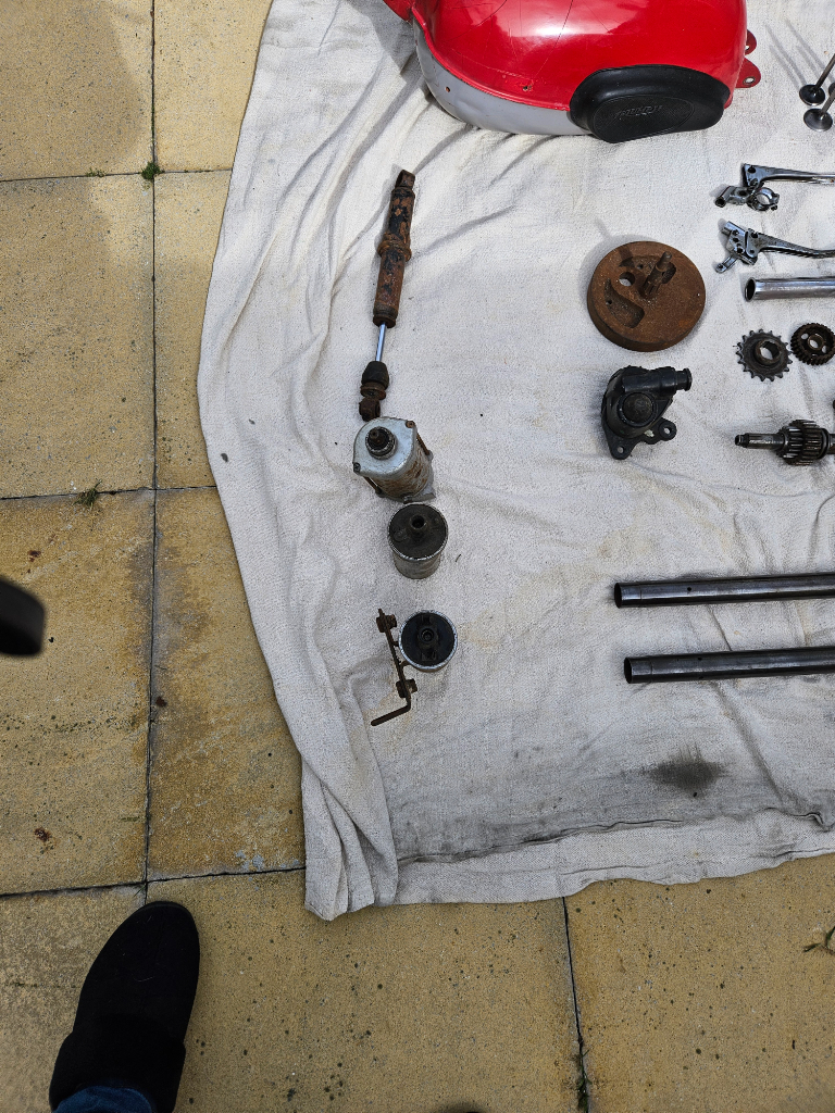 Assorted motorcycle parts lot