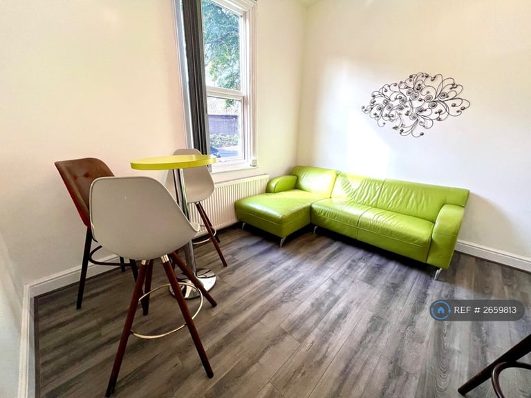 6 bedroom house in Camberwell Terrace, Leamington Spa, CV31 (6 bed) (#2659813)