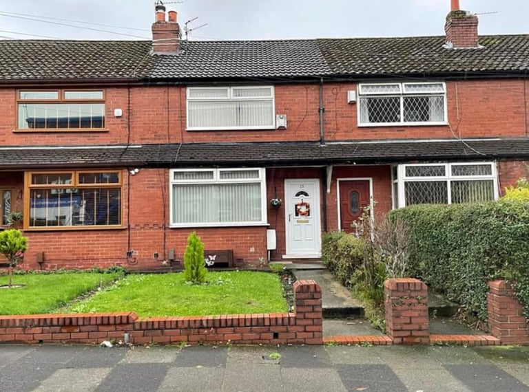 2 Bed Terraced House For Sale in Oldham with a 7.5% Discount saving £12,100