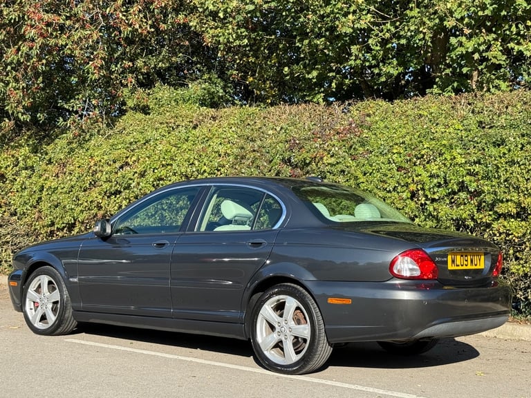 JAGUAR X-TYPE 2.2d SE 2009 4dr Auto Grey | Full Service History | MOT June 2026