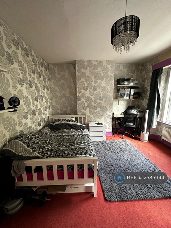 3 bedroom house in North Street, Crewkerne, TA18 (3 bed) (#2585944)