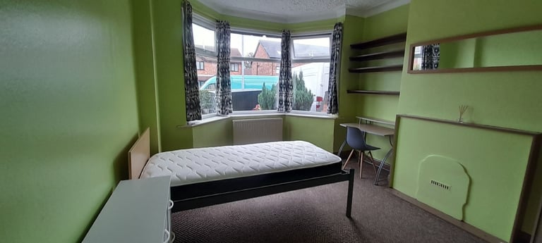 Room to let in shared house