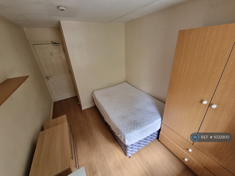 6 bedroom house in Bridgelea Road, Withington, M20 (6 bed) (#1032900)