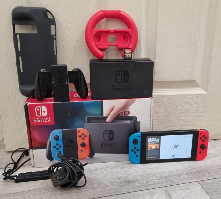 NINTENDO SWITCH MEGA BUNDLE PLUS 1 GAME (DELIVER LOCALLY)