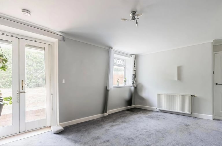 1 bedroom ground floor flat for rent *long term only