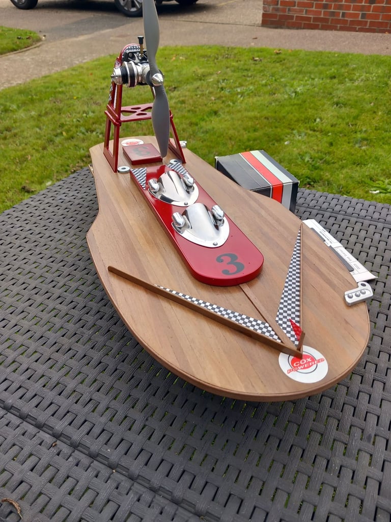 Model Boat. Cox Powered Hydroplane Vintage USA 