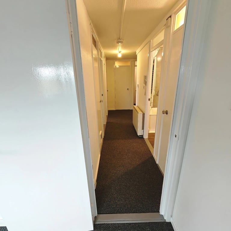 * Available to Rent - DUMBARTON - 2-BED FLAT - UNFURNISHED *
