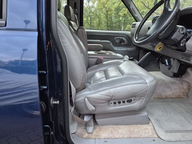 1999 Chevrolet Suburban for sale (Holden – rare Australian factory right hand drive model)