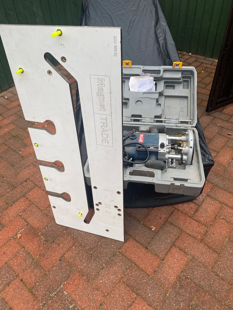 Ryobi router with worktop mitre jig. 240v 