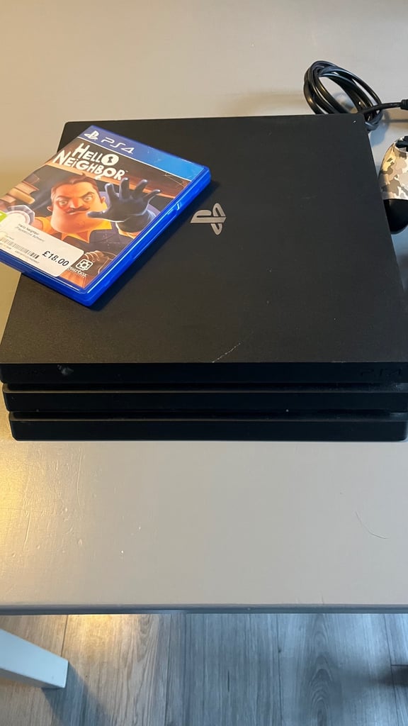 PS4 PRO with game ans all leads 
