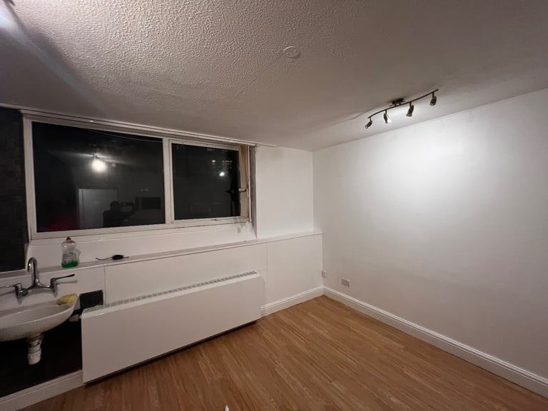 THREE BEDROOM GROUND FLOORS FLAT TO LET AT WICK ROAD HACKNEY LONDON E9 5AN 