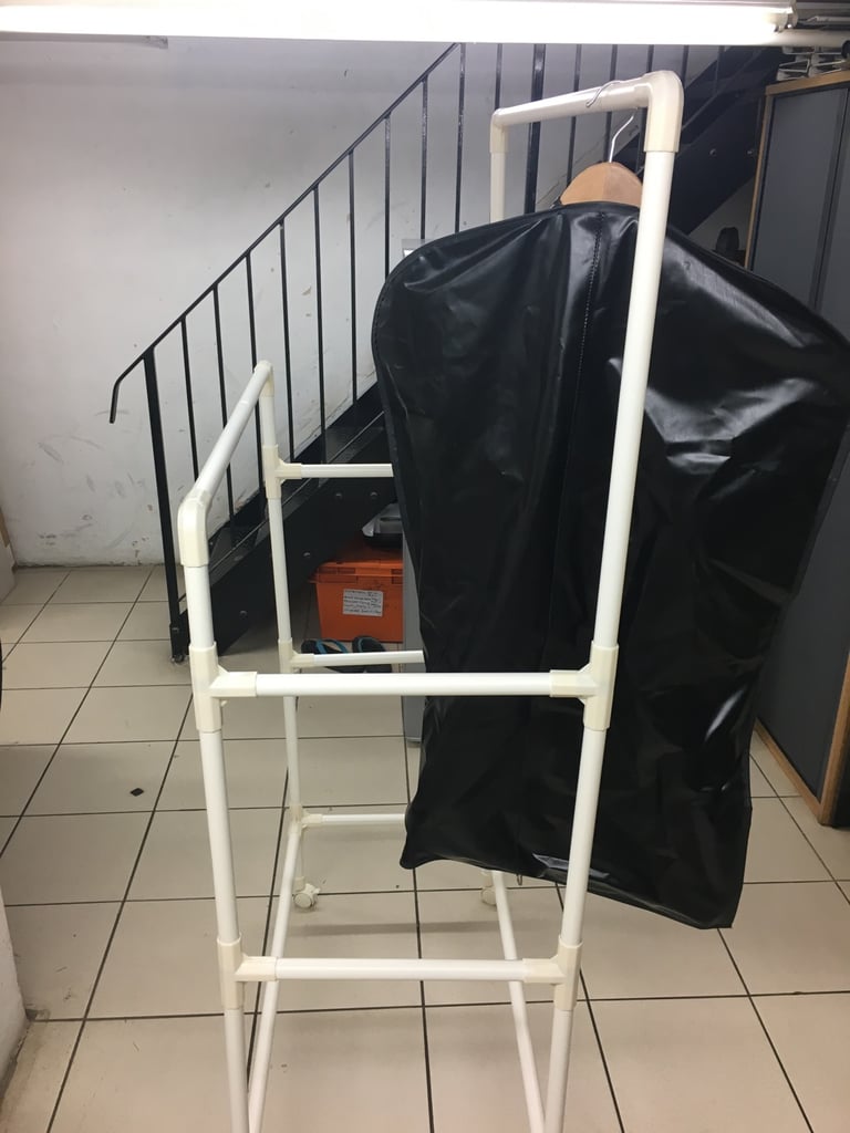 ***£5**** 4ft Clothes Rail Plastic Cover white 
