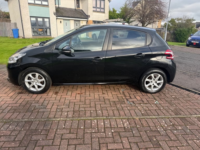 Peugeot, 208, 2015, Manual, 1398 (cc), 5 doors