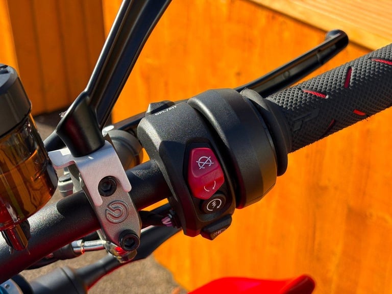 DUCATI STREETFIGHTER V4 S