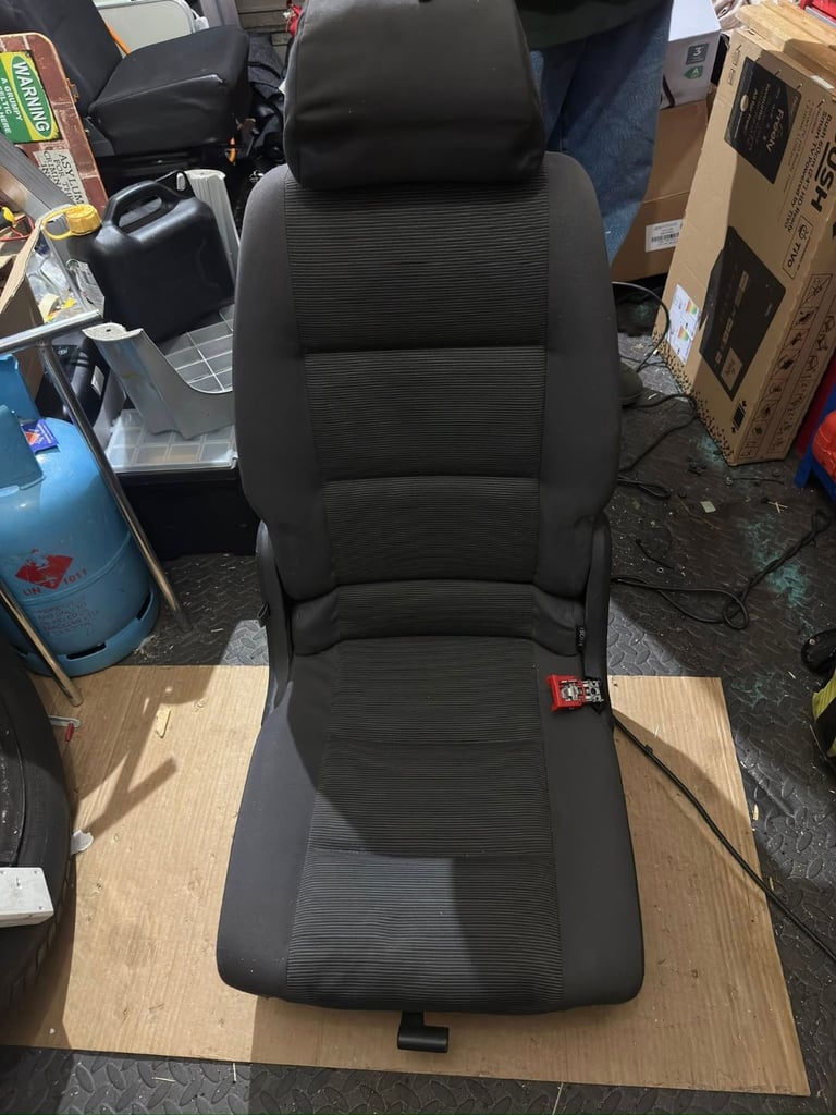 image for Vw Touran Mk1 Middle row drivers side passenger seat