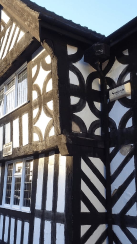 URGENT - COUPLE LOOKING FOR A ROOM TO RENT OR A STUDIO FLAT TO RENT PLEASE