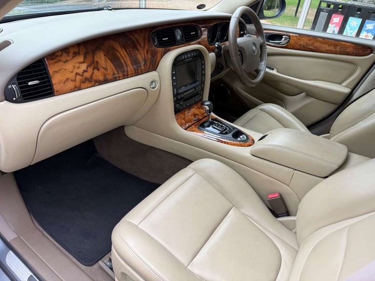 2007 Jaguar XJ 2.7 XJ Executive TDVi Auto 4dr Saloon Diesel Automatic
