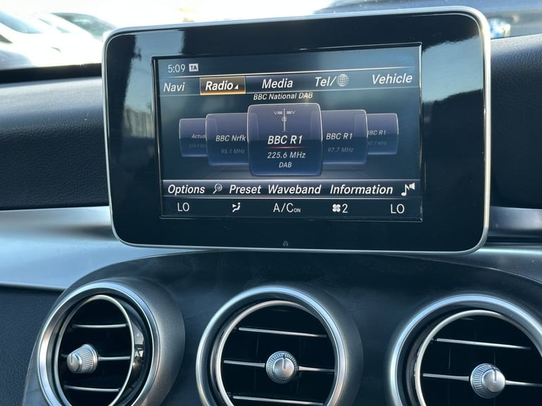 2017 Mercedes-Benz C Class 1.6 C200d AMG Line Saloon 4dr Diesel G-Tronic+ Euro 6 (s/s) (136 ps) S...