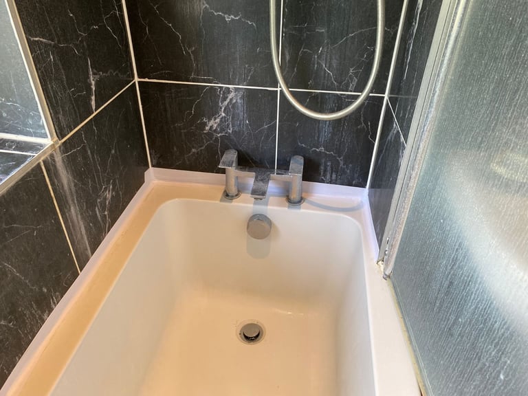 Single & Double Bedroom near Guildford Train station 