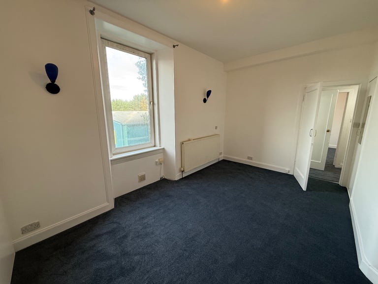 1 Bedroom + box room flat to rent (unfurnished)