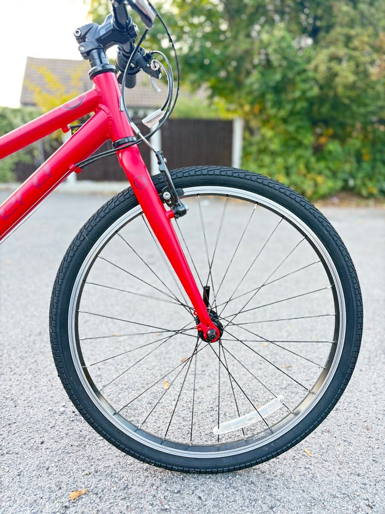 CARRERA SARUNA JNR Child's / Teen hybrid bike. 24 inch wheels. Fully working. Ready to ride away.