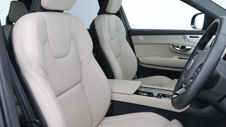 2025 Volvo XC90 T8 PHEV AWD Ultra Dark (Sunroof, 360 Camera, Bowers &amp; Wilkins Sound) ESTATE P...