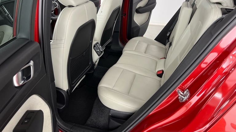 2020 Volvo XC40 Inscription Pro, B4 AWD mild hybrid Estate Petrol Automatic