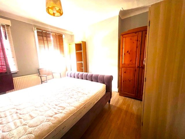 Rooms to Rent (4,5) SHARES IN GROUP OR FAMILES