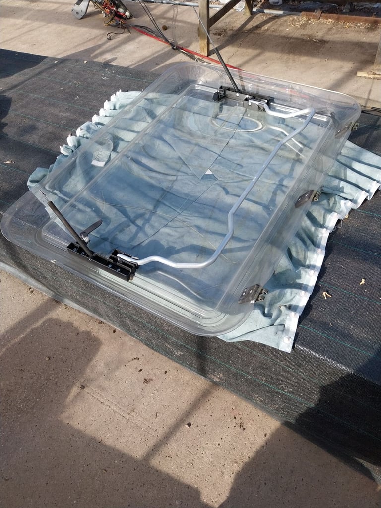 Heki 2 caravan skylight top dome 
