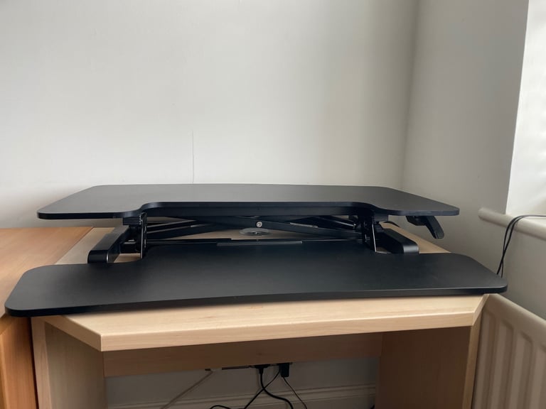 Height adjustable computer desk