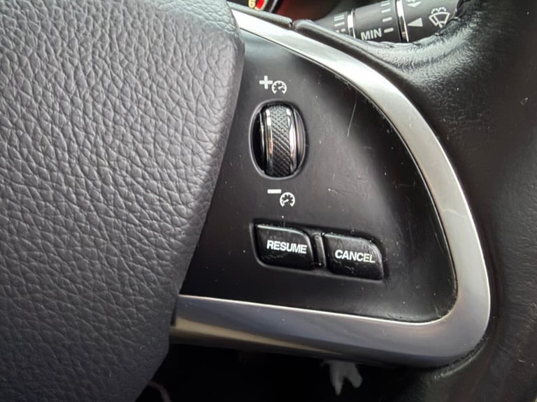 2012 Jaguar XF 2.2d SE Saloon 4dr Diesel Auto Euro 5 190 BHP ** LOW MILES **