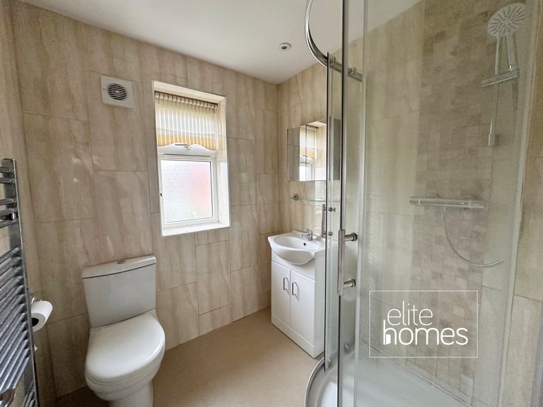 Great condition large 2 bedroom House with private garden in Dagenham, RM8.