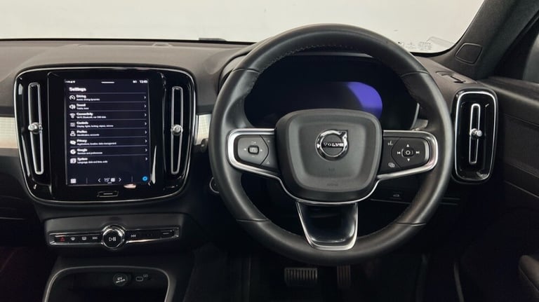 2022 Volvo XC40 Core, B3 mild hybrid, Petrol (Apple CarPlay, Power Tailgate, Google Nav) Estate P...