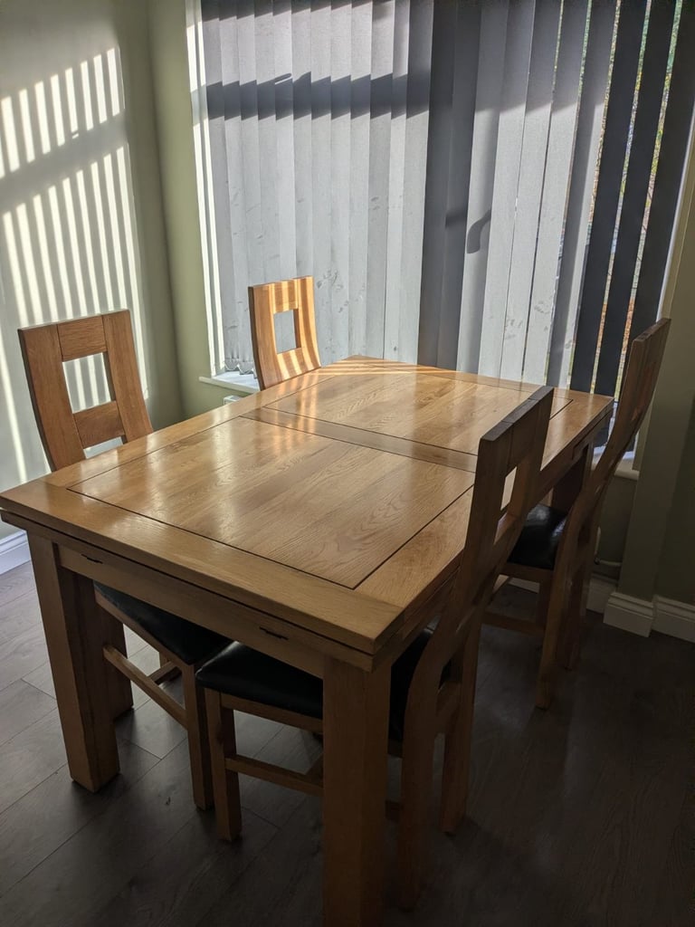 Solid Oak Extendable Dining Table + 4 Chairs
