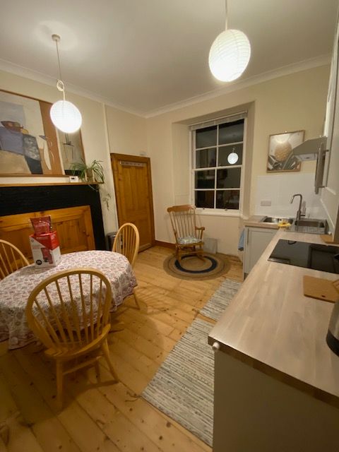 EH1 Fully furnished one-bedroom flat short or long term let from 18 October 