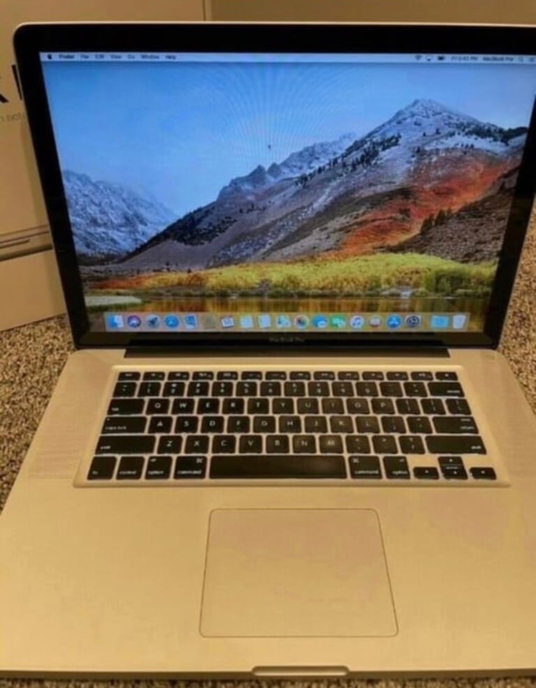 Apple MacBook Pro 15 inch 2011 core i7 8gb ram 256gb ssd 