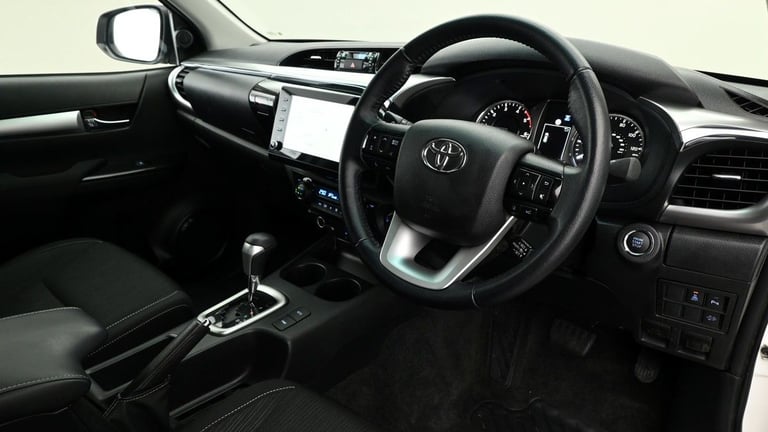 2024 Toyota Hilux 2.8 D-4D Invincible Pickup Double Cab 4dr Diesel Auto 4WD Euro 6 (s/s) (204 Pic...