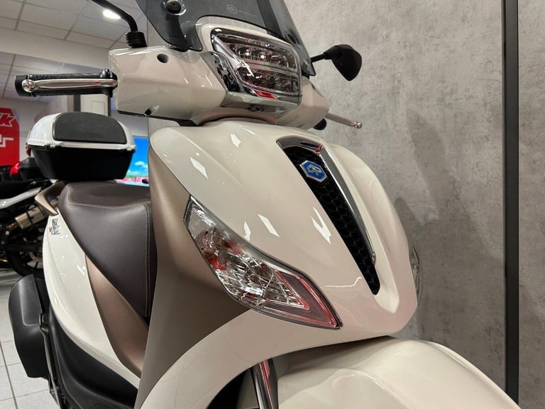 2023 Piaggio Medley 125 - 1332 miles