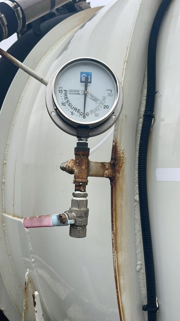 2013 (62) LEYLAND DAF CF 85 WHALE VACUUM TANKER. 32 TON GVW.  AUTO