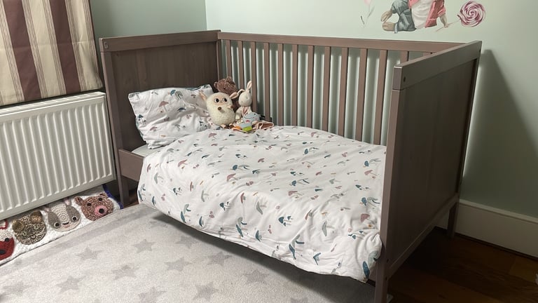 image for Cot/bed, mattress, pillows and bedding 